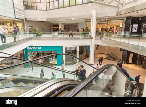 CF Rideau Centre in Ottawa, Ontario .